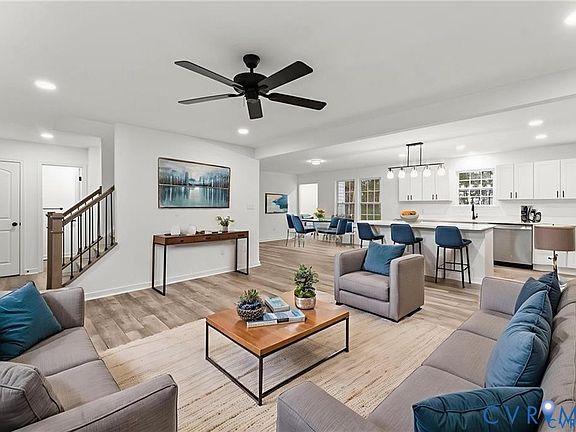 3rd image of 512 Freedom Dr