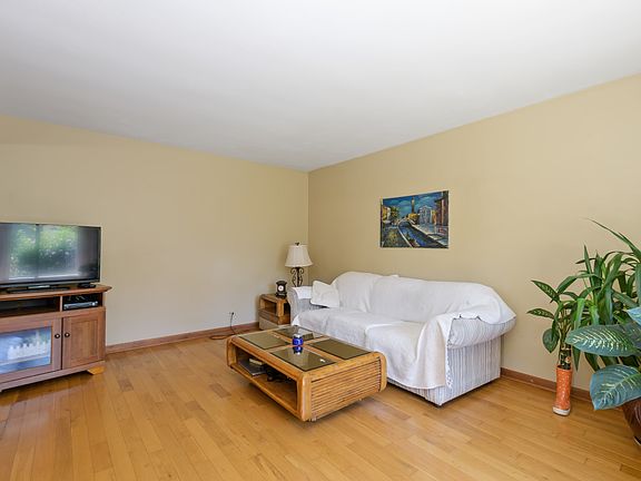 5th image of 7354 Winthrop Way Unit 5
