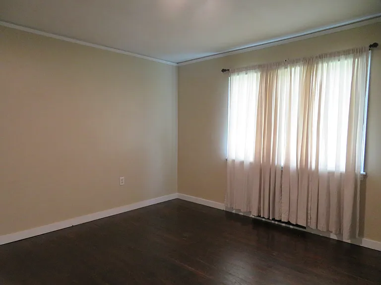303 Flat Rock Rd — Photo 4