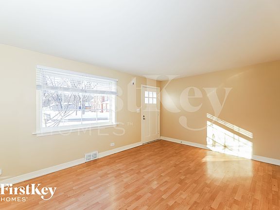3rd image of 1114 Jewett St