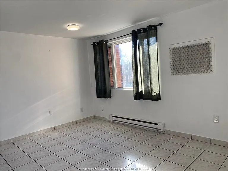 2476 Rivard Ave — Photo 7