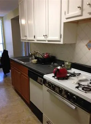 60 Shrewsbury Green Dr — Photo 8