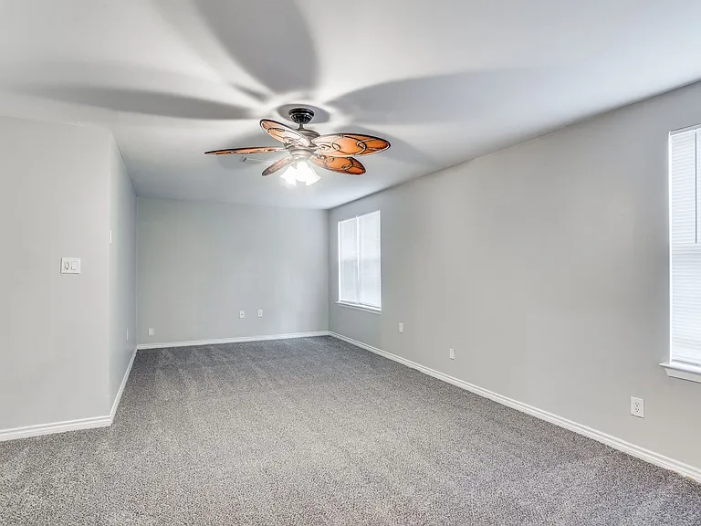 902 Firestone Ln — Photo 18
