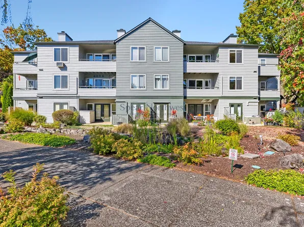 4970 S Landing Dr #201, Portland, OR 97239