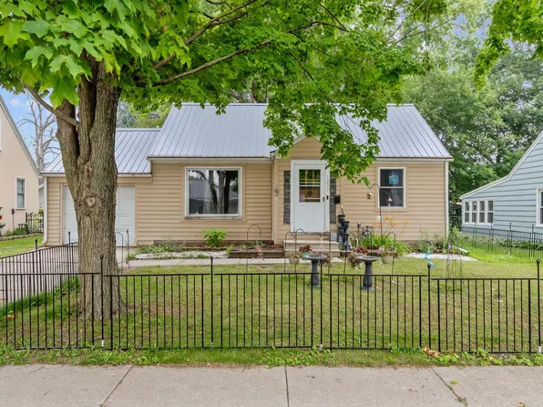 1207 Suydam St, Green Bay, WI 54301