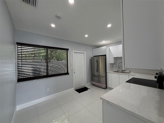 3rd image of 335 NE 168th St N