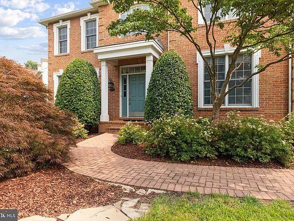 4th image of 15090 Sycamore Hills Pl