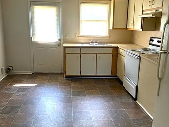 3rd image of 621 24th St #B