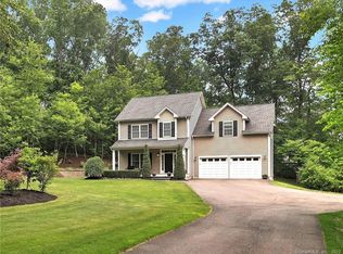 34 Crestwood Rd, Branford, CT 06405