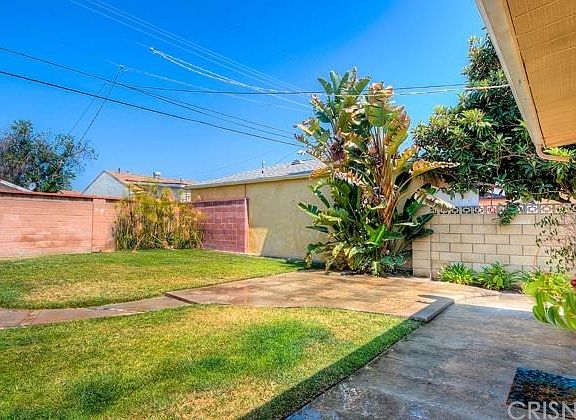 4th image of 6447 Babcock Ave