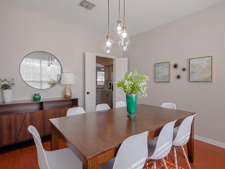 2808 Wales Ct — Photo 5