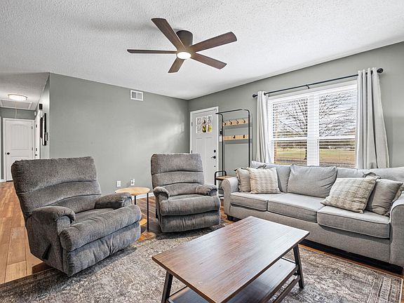 4th image of 479 Quinn Rd