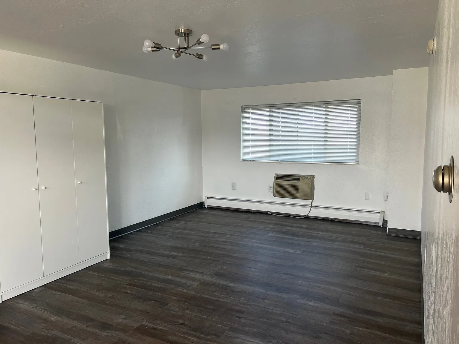 Studio, 300 sqft, $600 — Photo 2