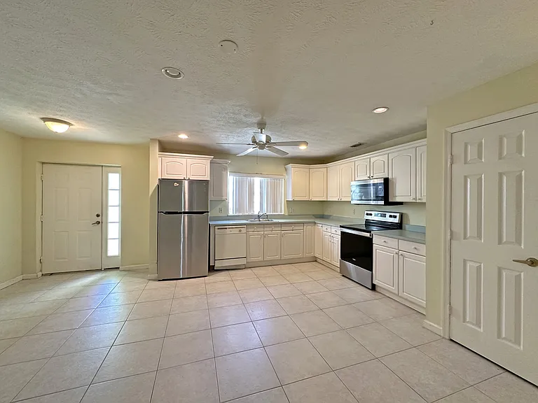 2130 SE Wild Meadow Cir — Photo 5