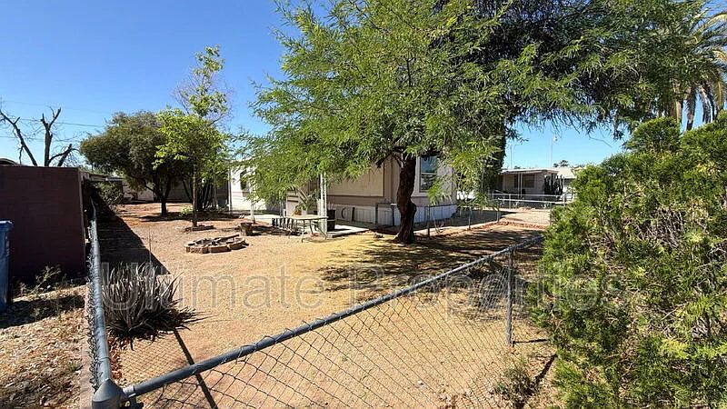 Building Photo - 2067 E Charleston Ave