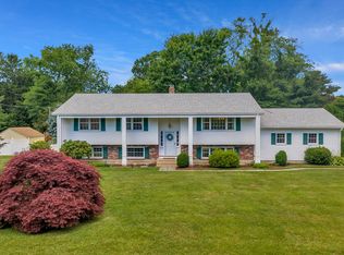1 Blueberry Ln, Old Saybrook, CT 06475
