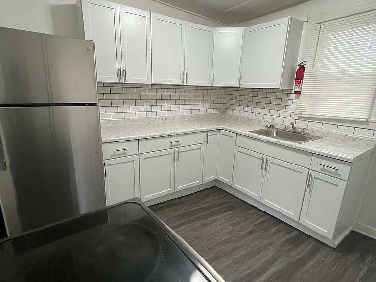212 Ferris St — Photo 3