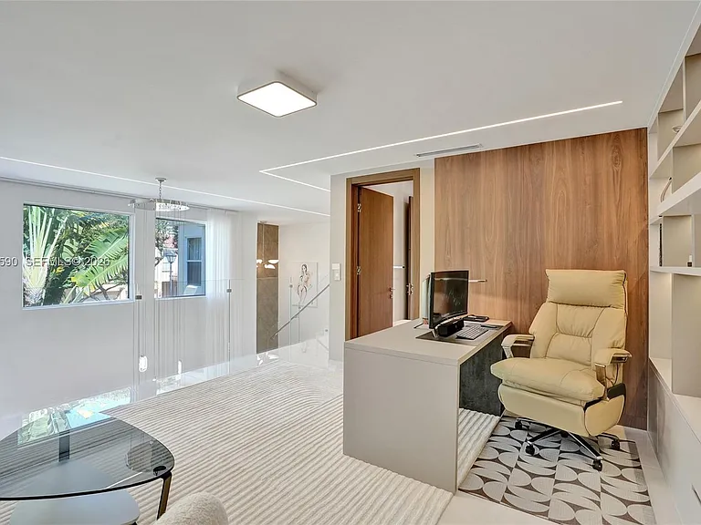 20824 NE 37th Ave — Photo 30