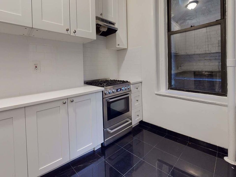 1st image of 105 E 15th St #A2