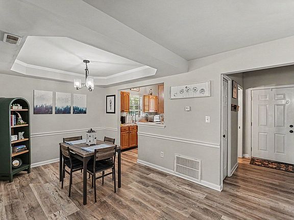 5th image of 302 Houston Creek Dr