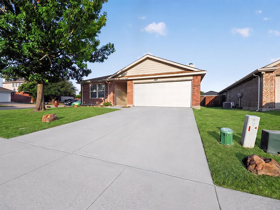1432 Oak Hollow Ln