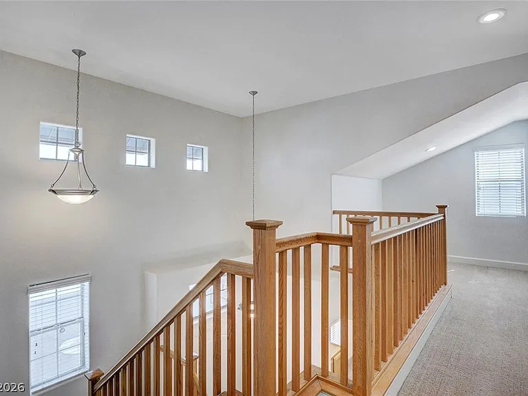127 Tilbury Ave — Photo 16