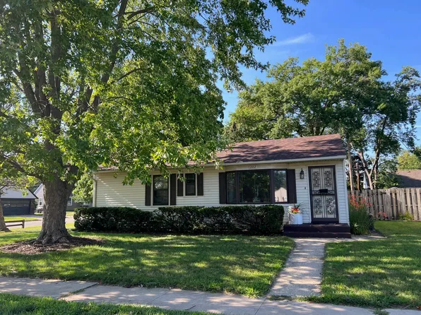 202 Renrose Ave, Loves Park, IL 61111