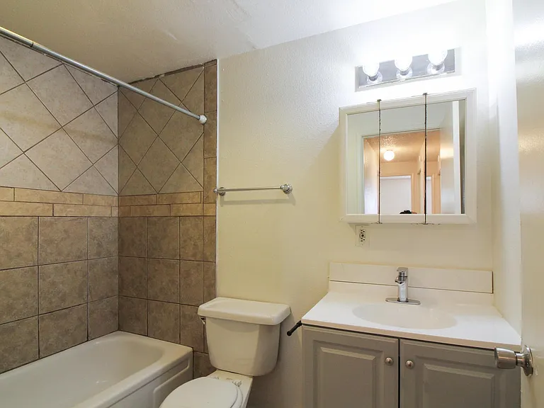 3510 W 10th Ave #B — Photo 8