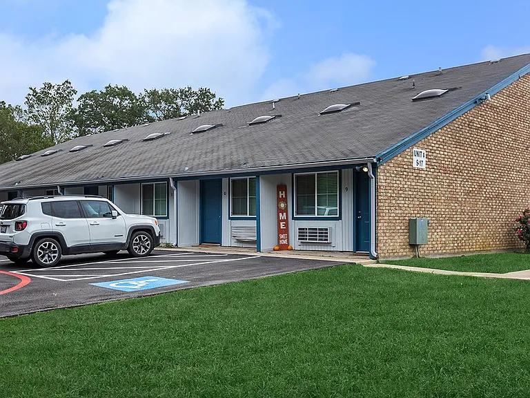 1306 N Main St — Photo 13