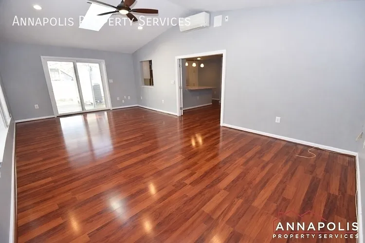 1027 Springhill Way — Photo 9