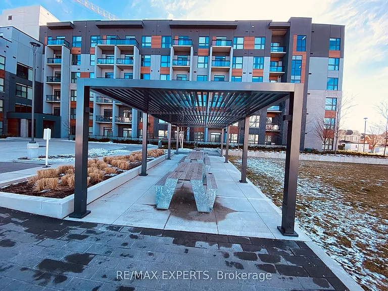 95 Dundas St W #206 — Photo 23