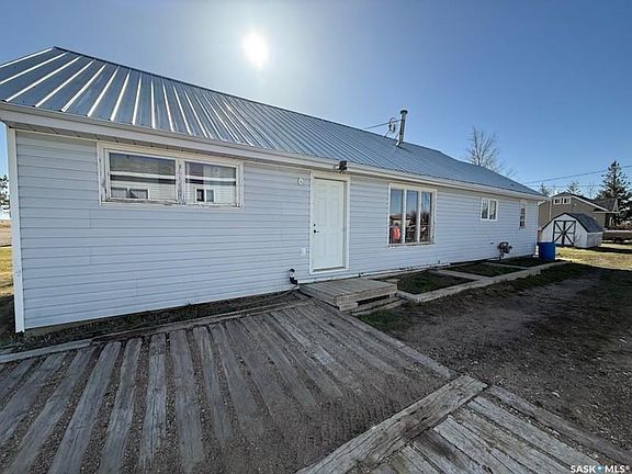 2nd image of 69 Railway AVENUE