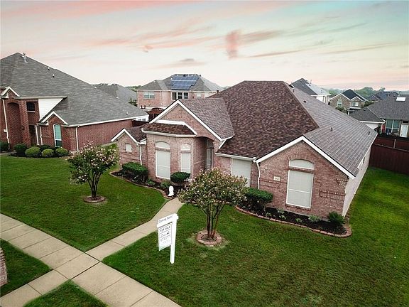 3rd image of 1221 Barrington Dr
