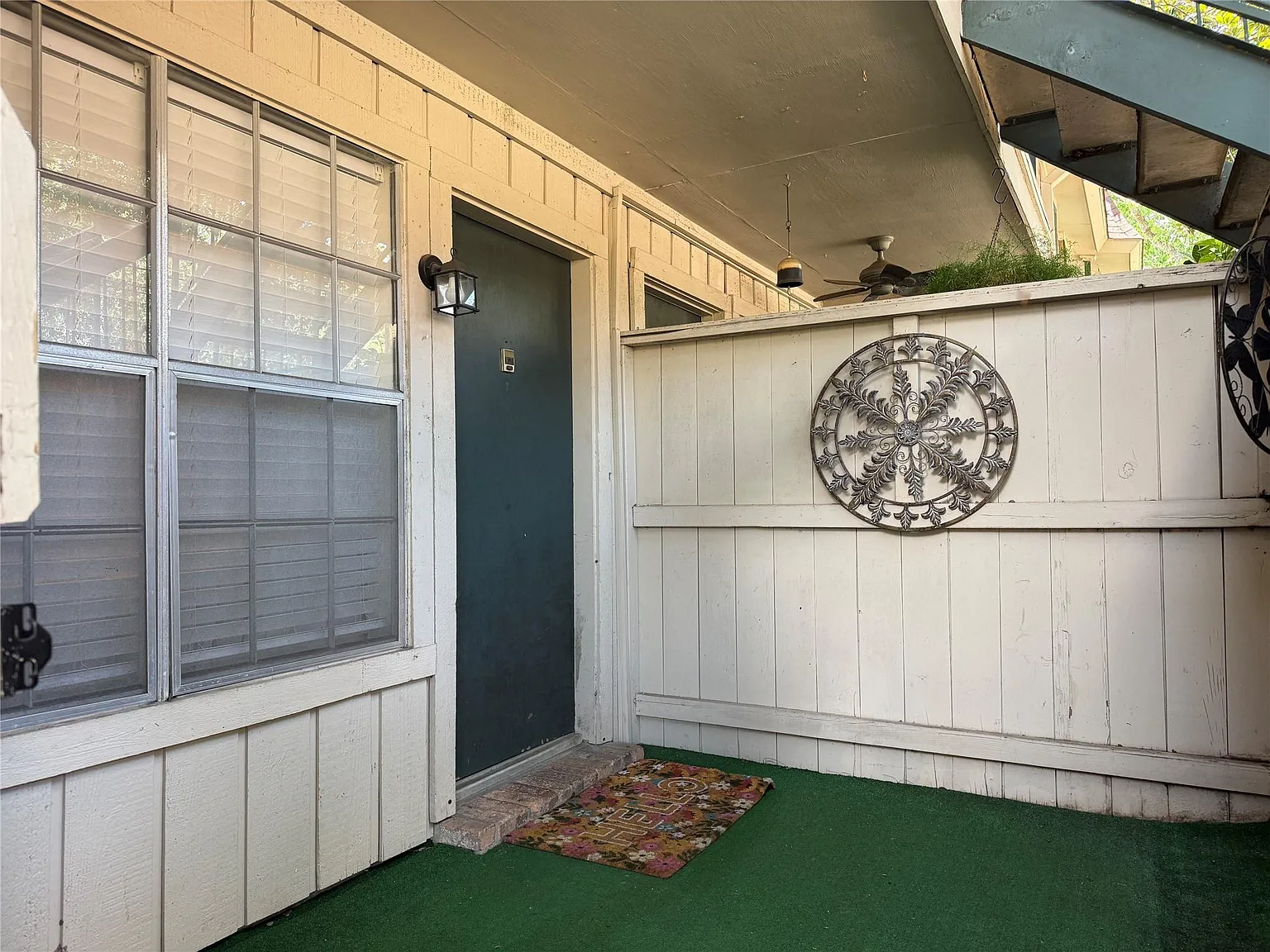 1 bed, 1.0 bath, 698 sqft, $1,275 — Photo 3