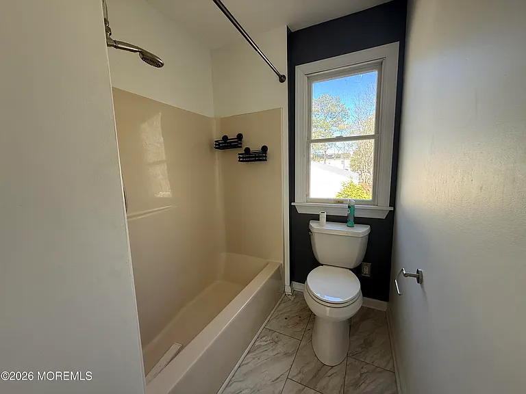 605 Farrelly Ave — Photo 18