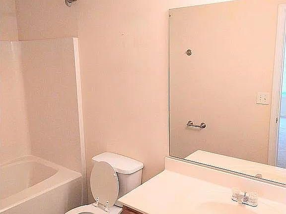 Master bathroom / en suite.