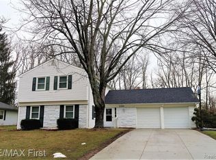 2465 Waltham Dr, Troy, MI 48085