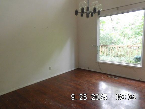 5th image of 2320 N Kenwood Ct