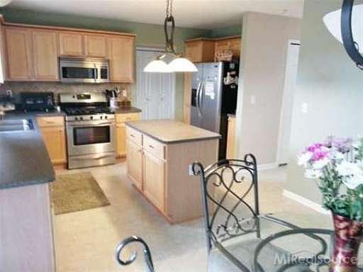 4th image of 52311 Fox Pointe Dr