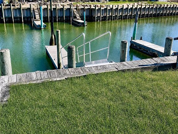 2nd image of 33 Lagoon Court