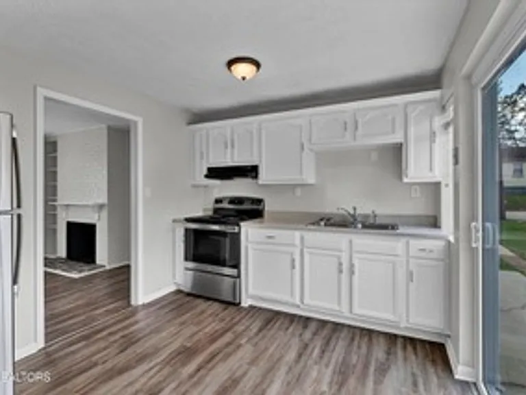 219 W Fairview Rd — Photo 5