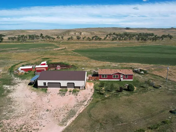 594 Shipwheel Rd, Moorcroft, WY 82721