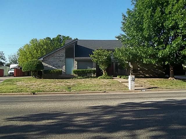 1st image of 3109 Woodlake Dr
