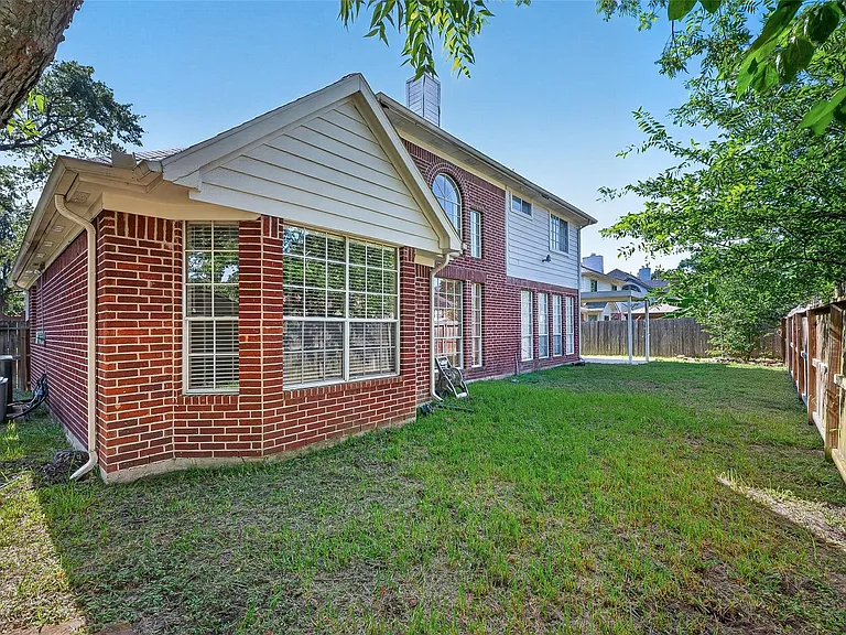 2411 Charter Oaks Ct — Photo 27
