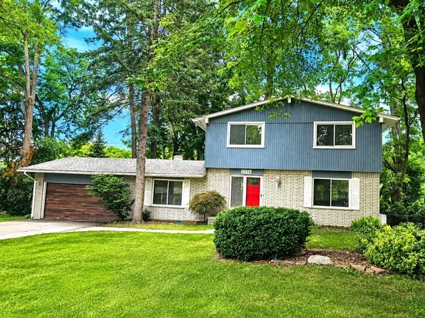 2536 Alveston Dr, Bloomfield Hills, MI 48304