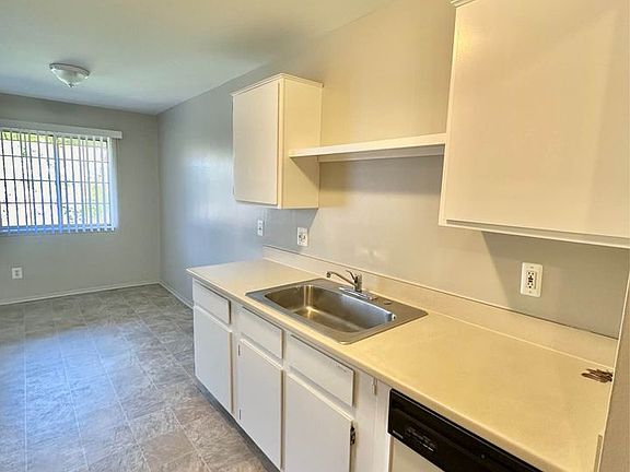 5th image of 28927 Little Mack Ave #204