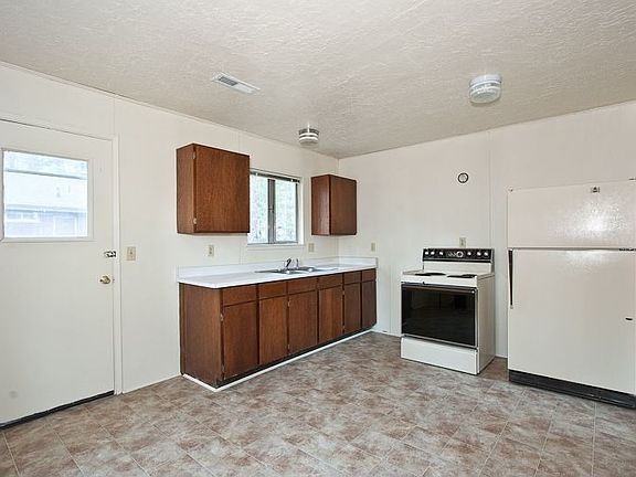 5th image of 3616 Forest Ave