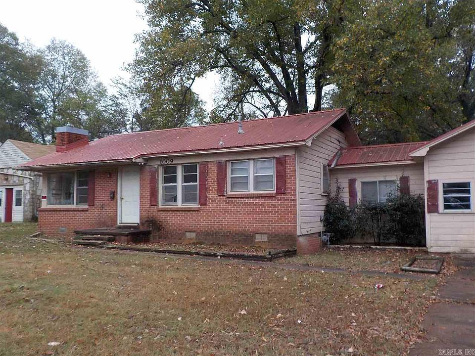 2nd image of 1009 Moore Rd