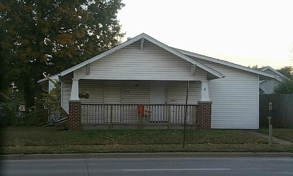1st image of 818 W 8th St