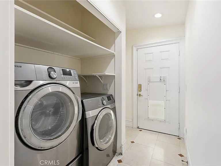 926 N Rowell Ave — Photo 17